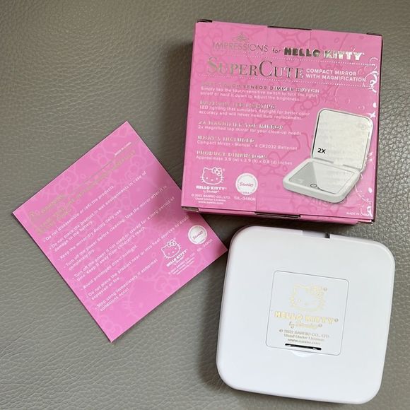 Hello Kitty SuperCute compact mirror in White - Picture 8 of 11